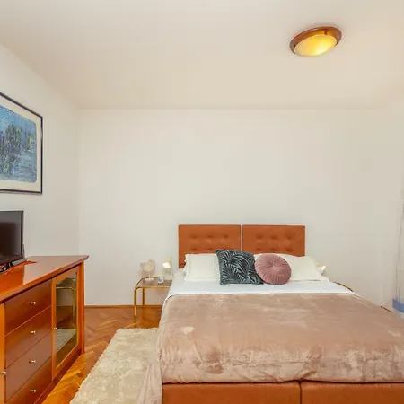 Hedera Estate, Hedera 5 アパート *